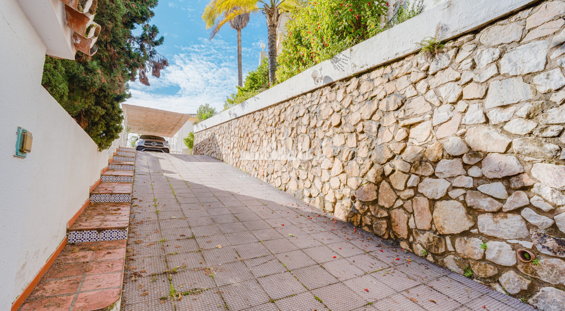 Doskonała możliwość reform - piękne południe zwrócone, trzy sypialnie Villa znajduje się w Riviera del Sol, Mijas Costa