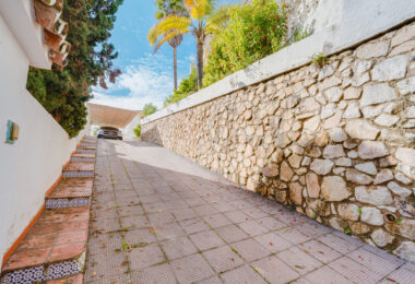 Doskonała możliwość reform - piękne południe zwrócone, trzy sypialnie Villa znajduje się w Riviera del Sol, Mijas Costa