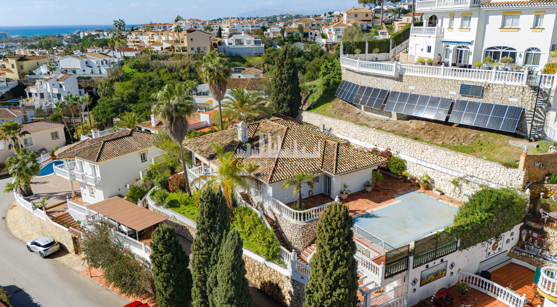 Doskonała możliwość reform - piękne południe zwrócone, trzy sypialnie Villa znajduje się w Riviera del Sol, Mijas Costa