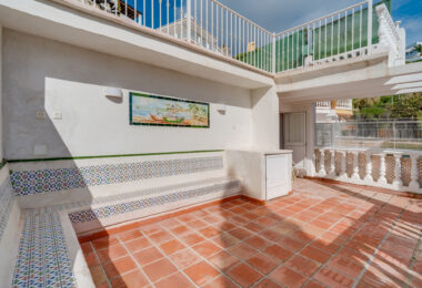 Doskonała możliwość reform - piękne południe zwrócone, trzy sypialnie Villa znajduje się w Riviera del Sol, Mijas Costa