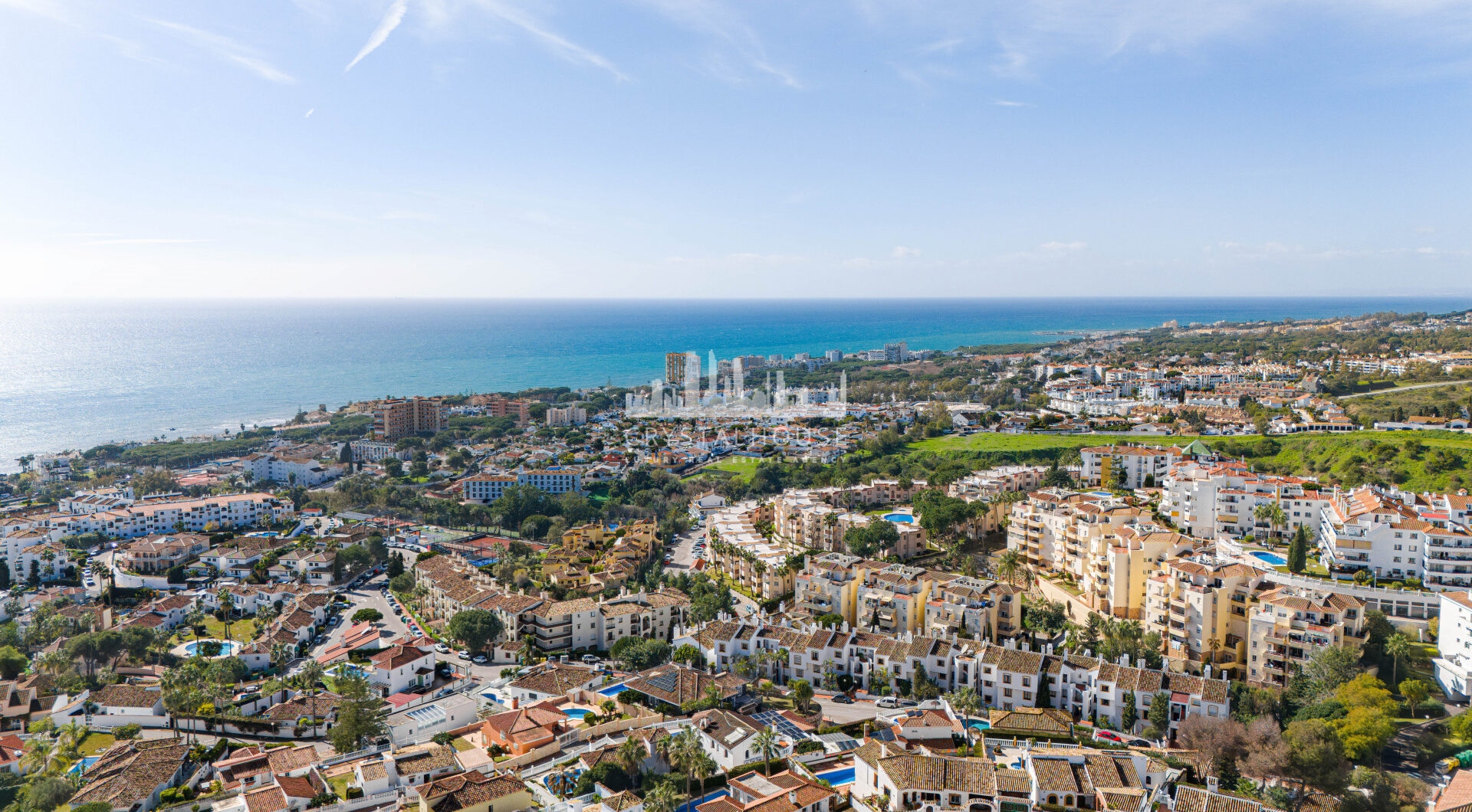 Doskonała możliwość reform - piękne południe zwrócone, trzy sypialnie Villa znajduje się w Riviera del Sol, Mijas Costa