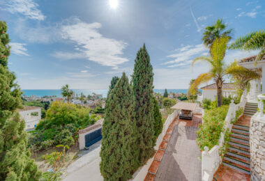 Doskonała możliwość reform - piękne południe zwrócone, trzy sypialnie Villa znajduje się w Riviera del Sol, Mijas Costa