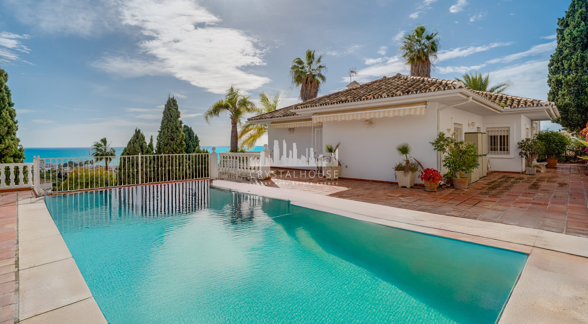 Doskonała możliwość reform - piękne południe zwrócone, trzy sypialnie Villa znajduje się w Riviera del Sol, Mijas Costa