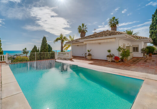 Doskonała możliwość reform - piękne południe zwrócone, trzy sypialnie Villa znajduje się w Riviera del Sol, Mijas Costa