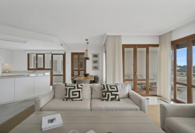 Pięknie odnowiony dwupokojowy apartament położony w prestiżowym Społeczność Alcores del Golf w Nueva Andalucía