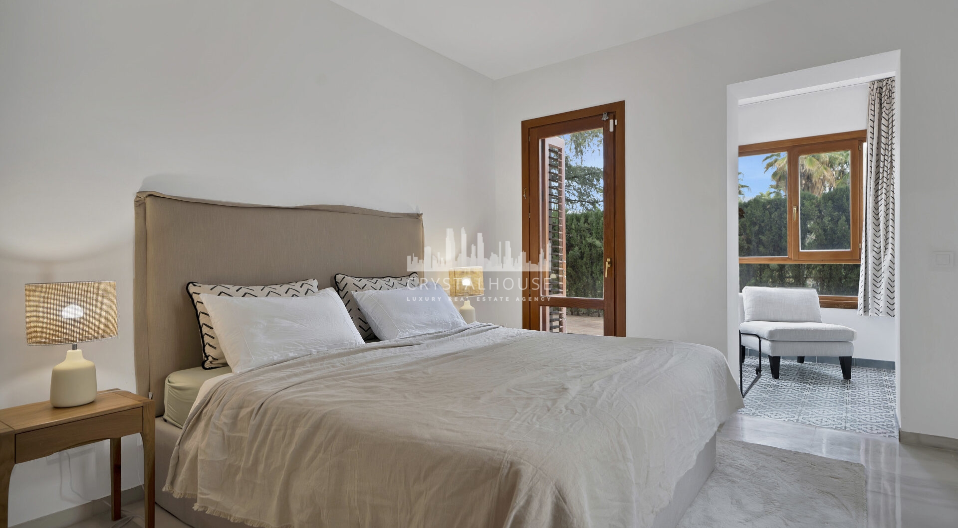 Pięknie odnowiony dwupokojowy apartament położony w prestiżowym Społeczność Alcores del Golf w Nueva Andalucía