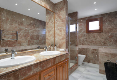 Pięknie odnowiony dwupokojowy apartament położony w prestiżowym Społeczność Alcores del Golf w Nueva Andalucía