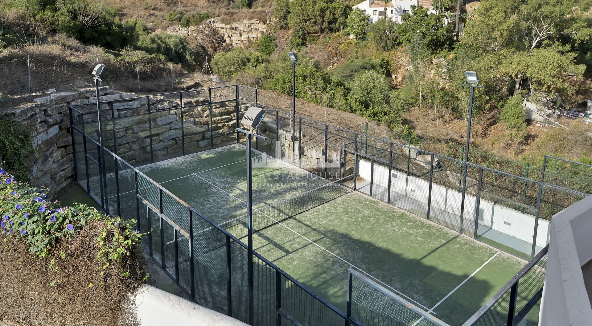 Pięknie odnowiony dwupokojowy apartament położony w prestiżowym Społeczność Alcores del Golf w Nueva Andalucía