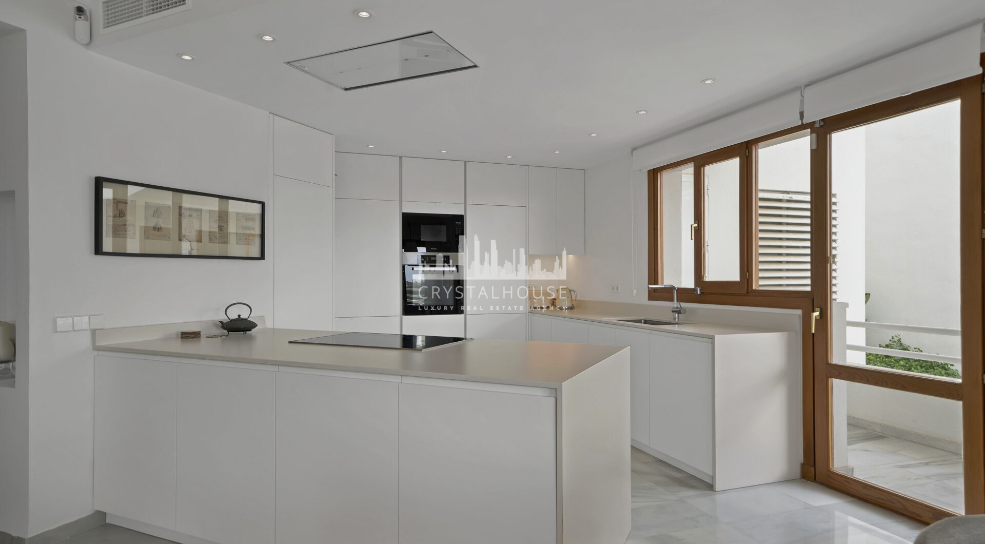 Pięknie odnowiony dwupokojowy apartament położony w prestiżowym Społeczność Alcores del Golf w Nueva Andalucía