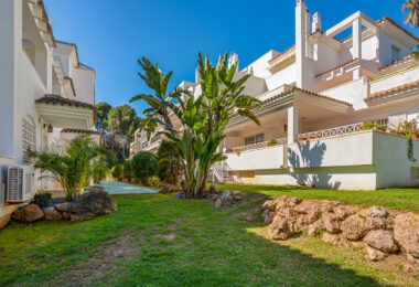 Jasny południowy zachód - dwupokojowe mieszkanie znajduje się w strzeżonej społeczności Lomas de Rio Real, Marbella