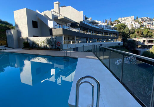 Elegancki trzy sypialnie, apartament położony w strzeżonej społeczności La Quinta Golf, Benahavis