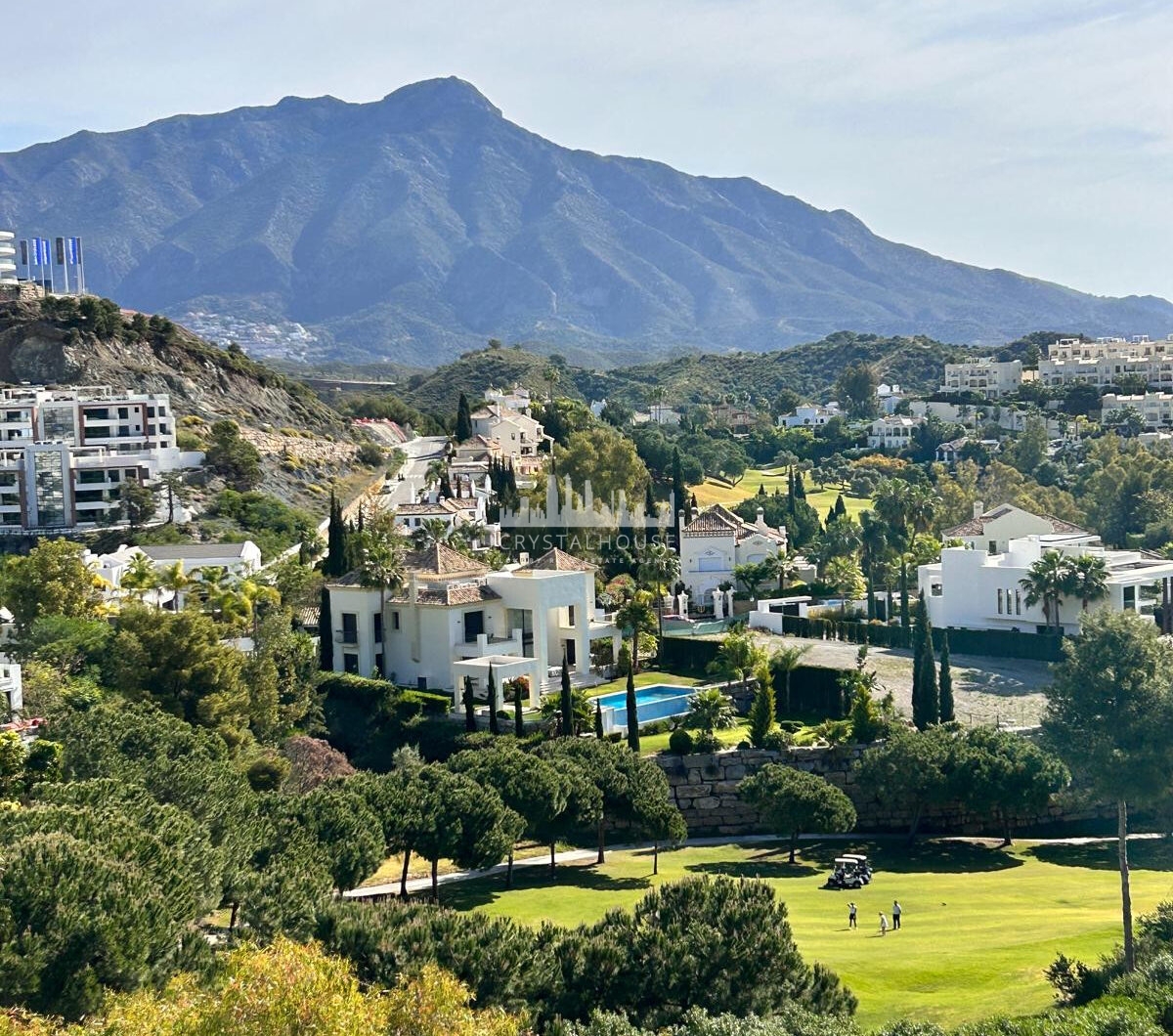 Elegancki trzy sypialnie, apartament położony w strzeżonej społeczności La Quinta Golf, Benahavis