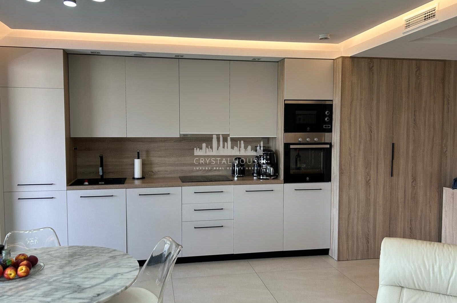 Elegancki trzy sypialnie, apartament położony w strzeżonej społeczności La Quinta Golf, Benahavis