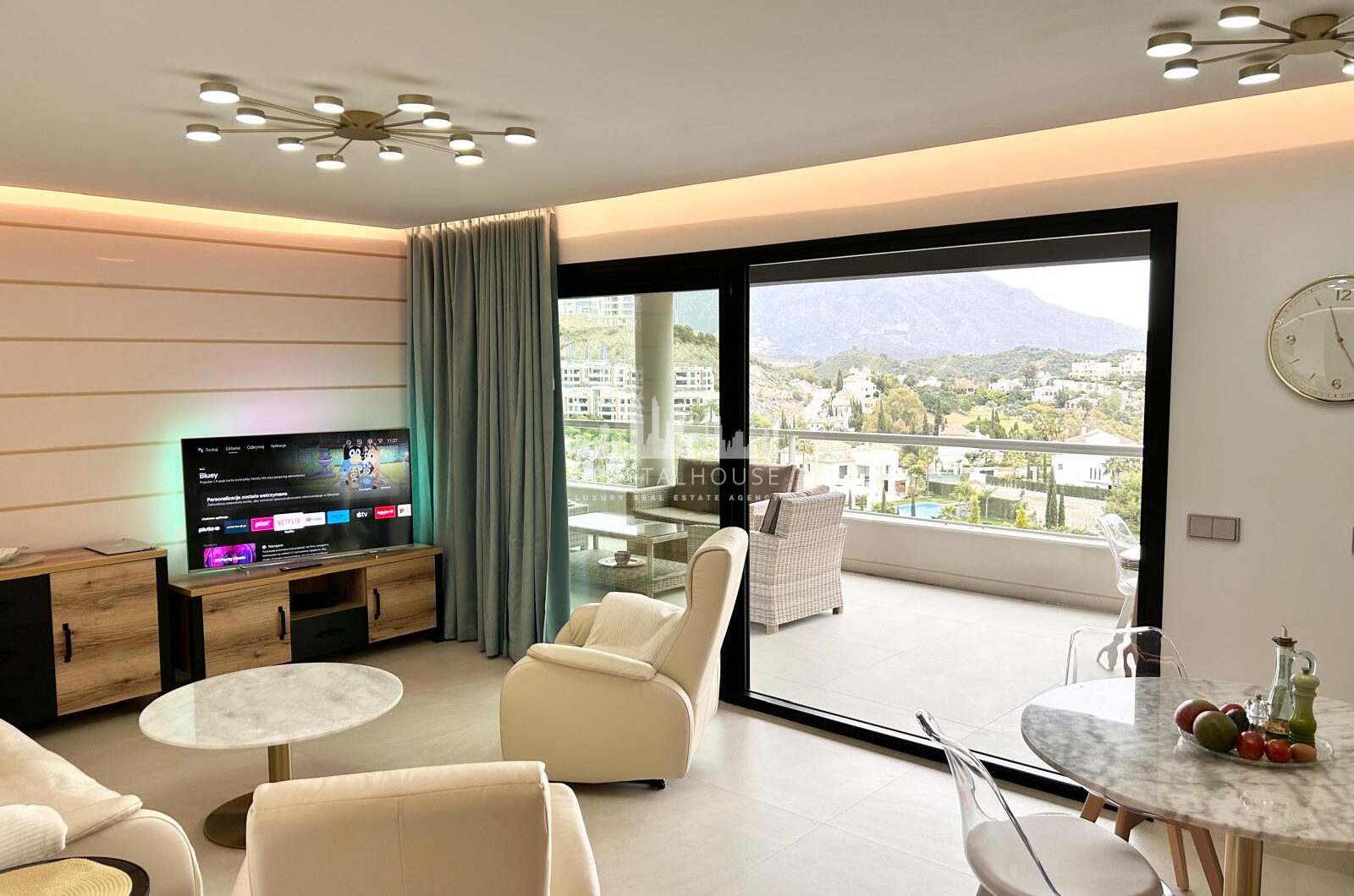 Elegancki trzy sypialnie, apartament położony w strzeżonej społeczności La Quinta Golf, Benahavis