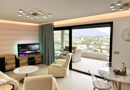 Elegancki trzy sypialnie, apartament położony w strzeżonej społeczności La Quinta Golf, Benahavis