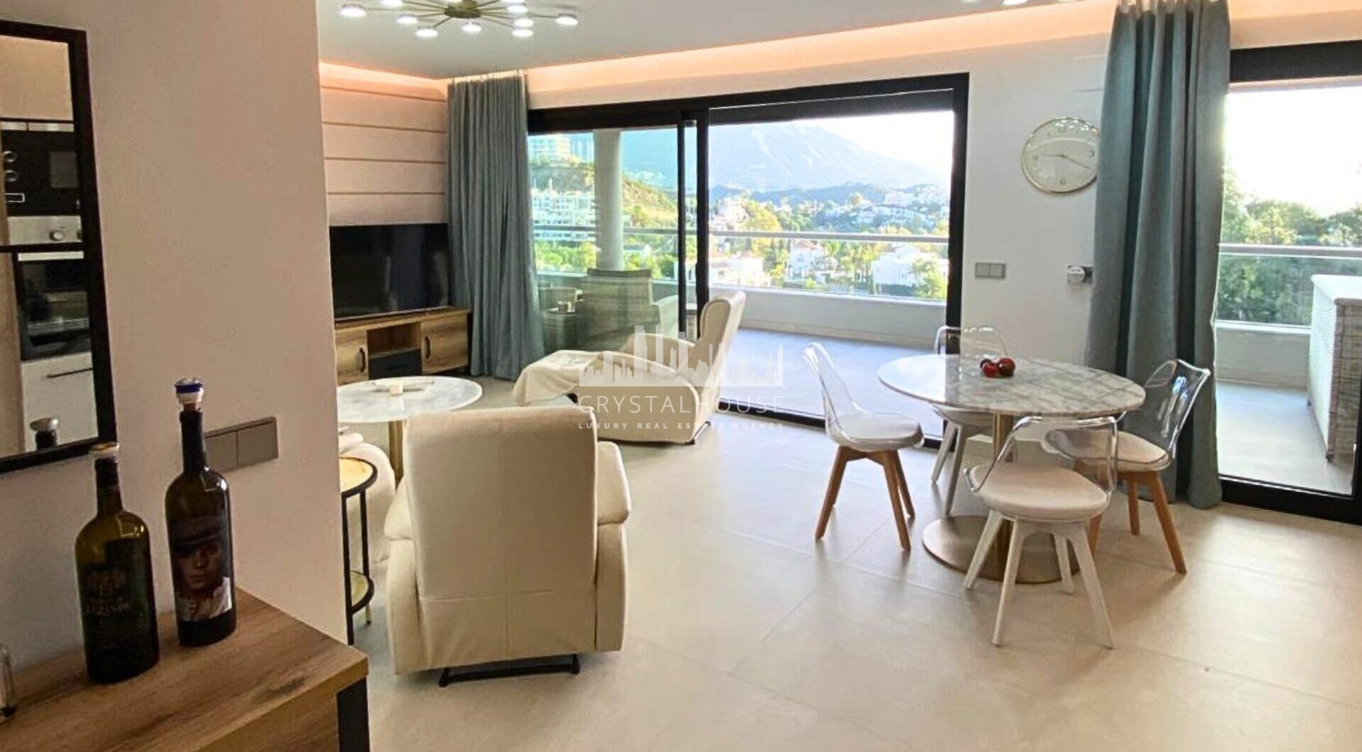 Elegancki trzy sypialnie, apartament położony w strzeżonej społeczności La Quinta Golf, Benahavis