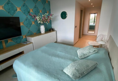 Elegancki trzy sypialnie, apartament położony w strzeżonej społeczności La Quinta Golf, Benahavis