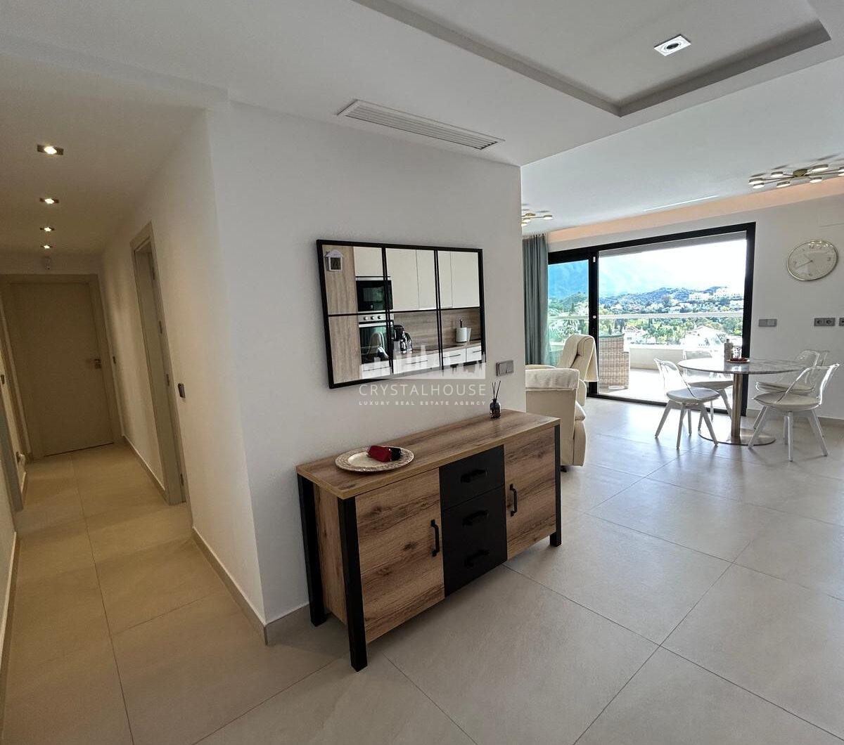 Elegancki trzy sypialnie, apartament położony w strzeżonej społeczności La Quinta Golf, Benahavis