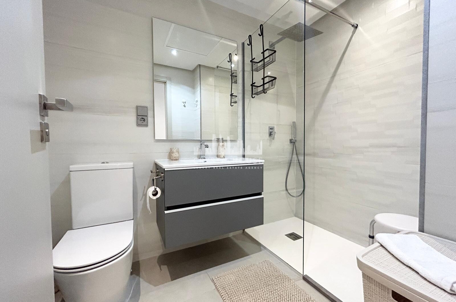 Elegancki trzy sypialnie, apartament położony w strzeżonej społeczności La Quinta Golf, Benahavis