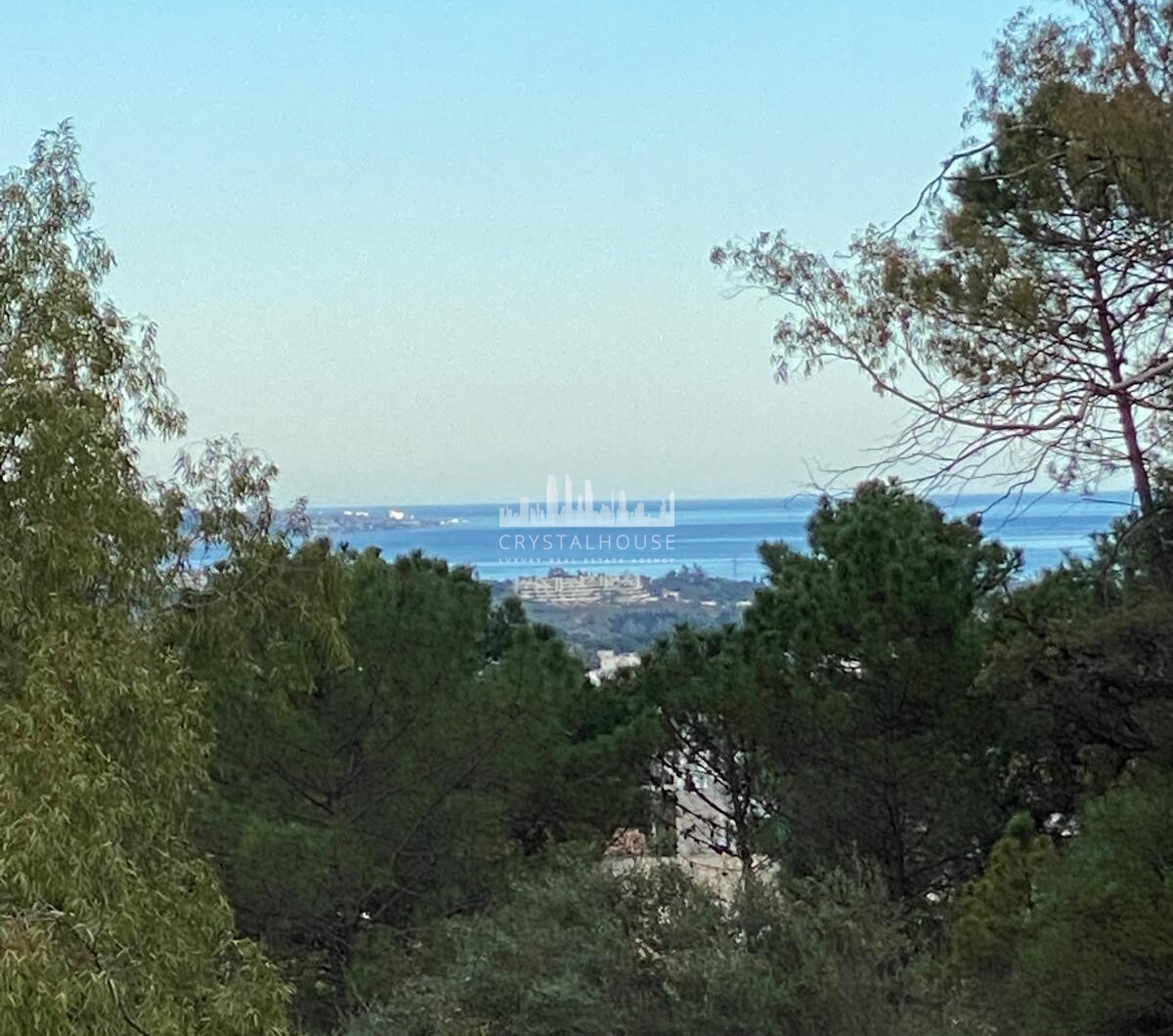 Elegancki trzy sypialnie, apartament położony w strzeżonej społeczności La Quinta Golf, Benahavis