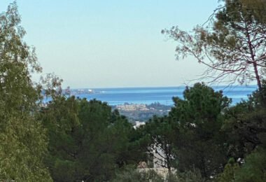 Elegancki trzy sypialnie, apartament położony w strzeżonej społeczności La Quinta Golf, Benahavis