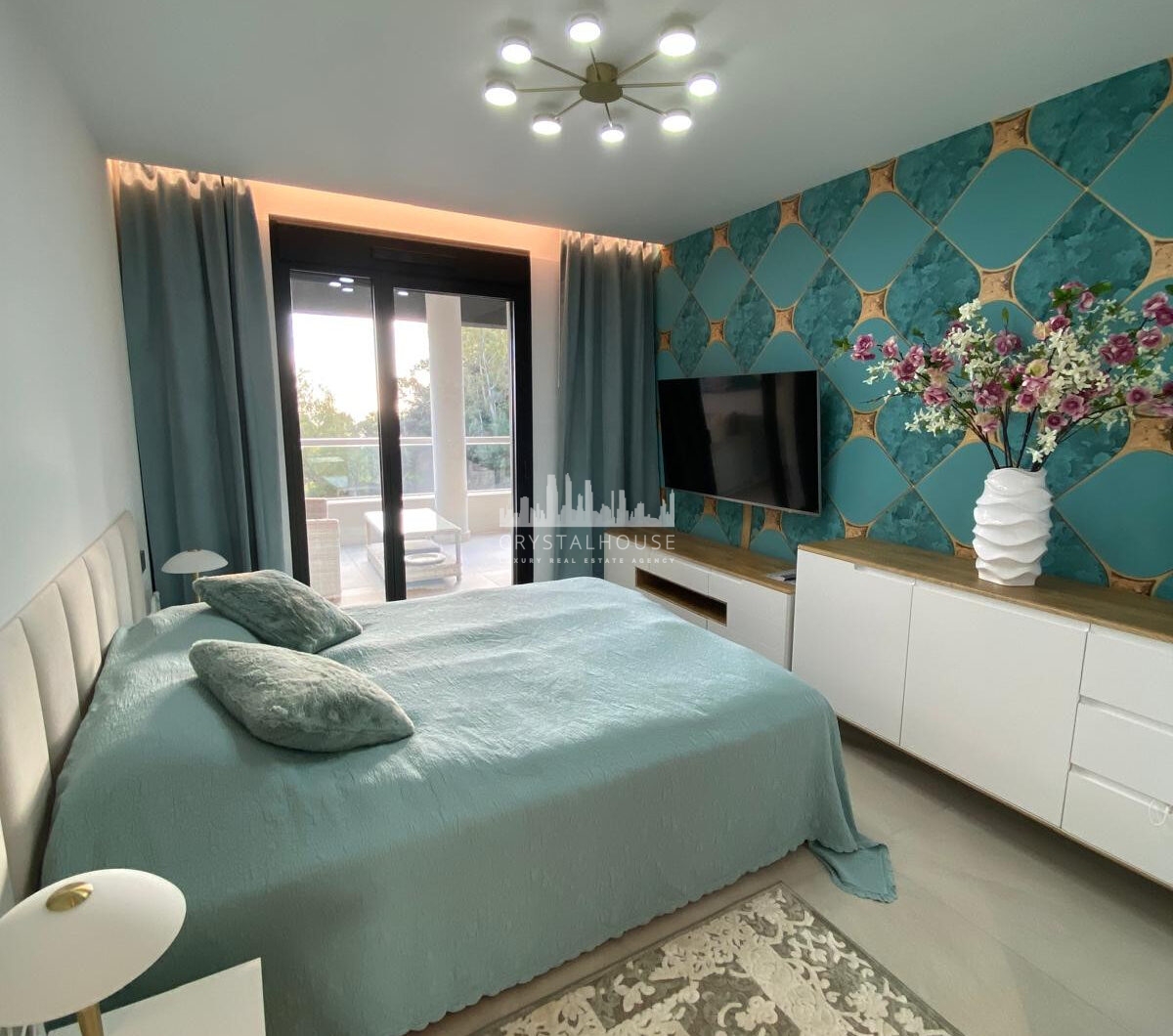 Elegancki trzy sypialnie, apartament położony w strzeżonej społeczności La Quinta Golf, Benahavis