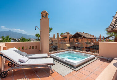 Niesamowity taras solarium z widokiem na morze i góry – Apartament typu penthouse przy plaży w Bahía Alcántara