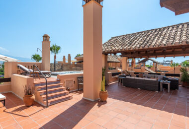 Niesamowity taras solarium z widokiem na morze i góry – Apartament typu penthouse przy plaży w Bahía Alcántara