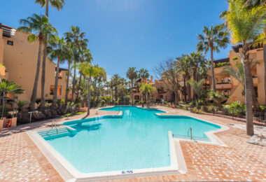 Niesamowity taras solarium z widokiem na morze i góry – Apartament typu penthouse przy plaży w Bahía Alcántara