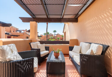 Niesamowity taras solarium z widokiem na morze i góry – Apartament typu penthouse przy plaży w Bahía Alcántara
