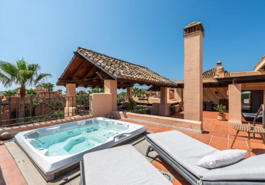 Niesamowity taras solarium z widokiem na morze i góry – Apartament typu penthouse przy plaży w Bahía Alcántara