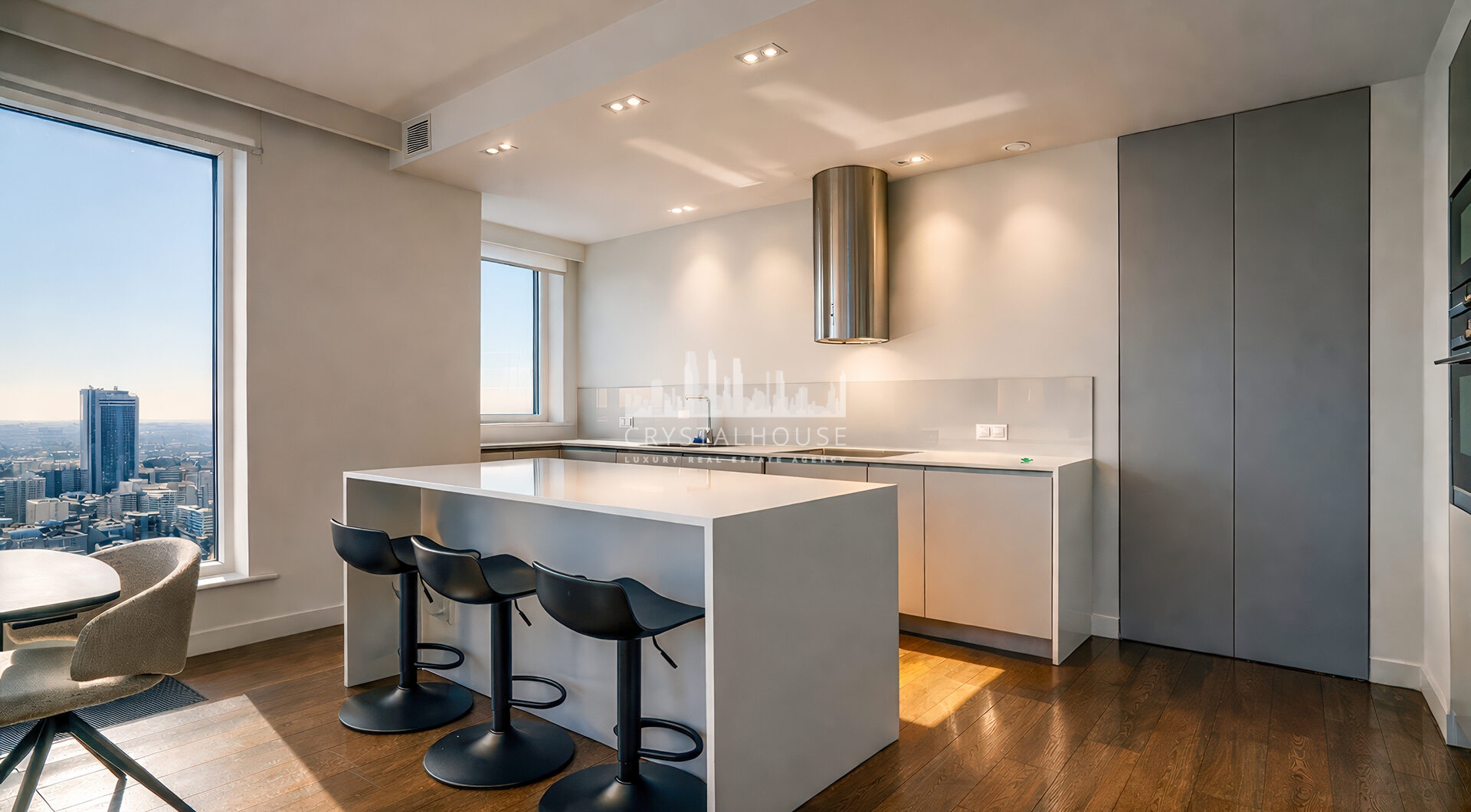 APARTAMENT ZE SPEKTAKULARNYM WIDOKIEM NA WARSZAWĘ