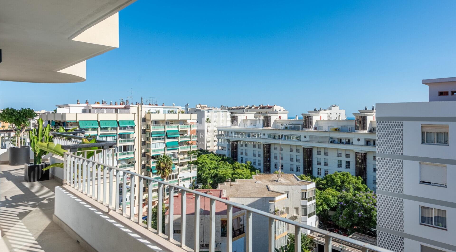 Ekskluzywny, trzypokojowy penthouse w sercu Marbelli – Luksusowe życie z zapierającym dech widokiem na morze