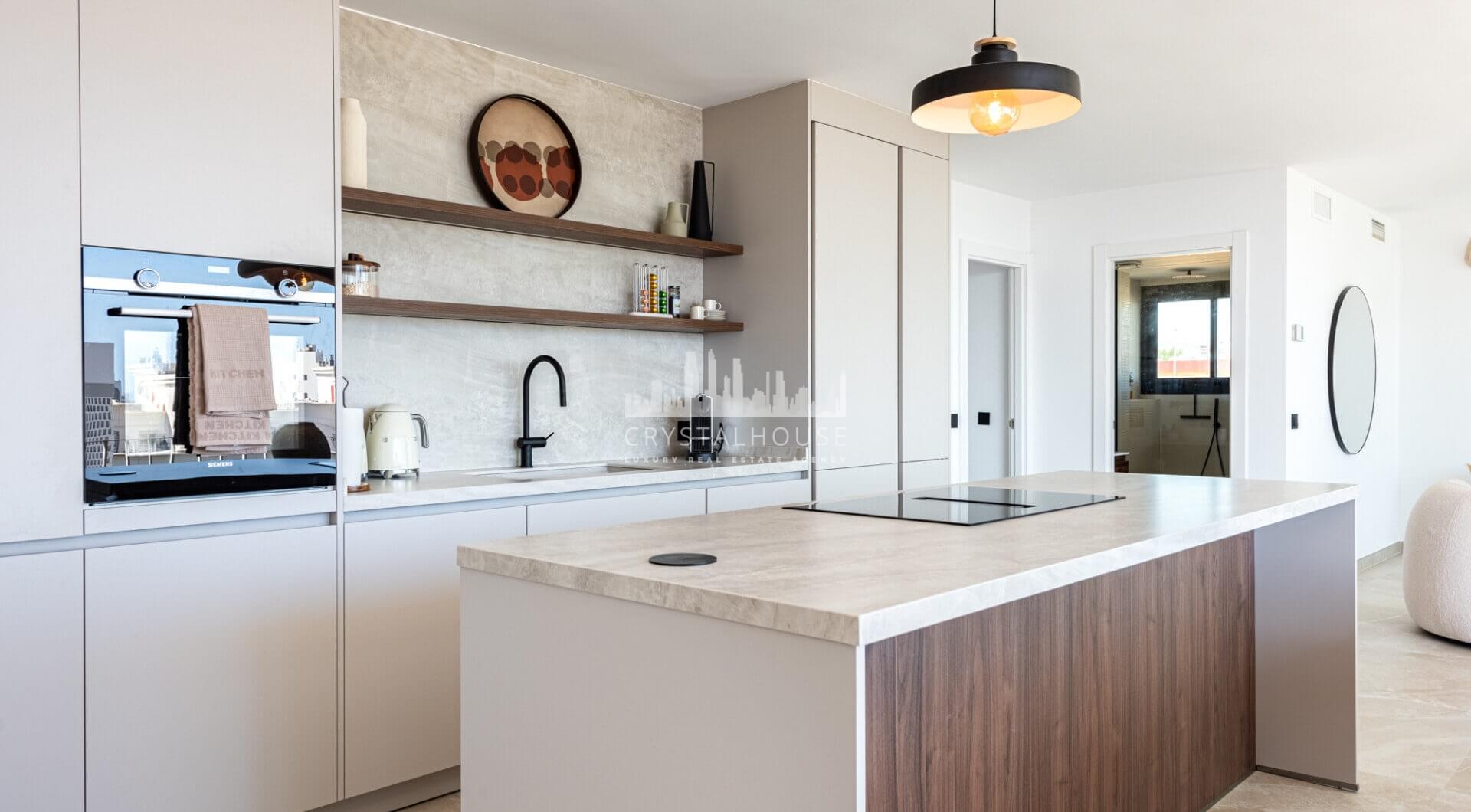 Ekskluzywny, trzypokojowy penthouse w sercu Marbelli – Luksusowe życie z zapierającym dech widokiem na morze