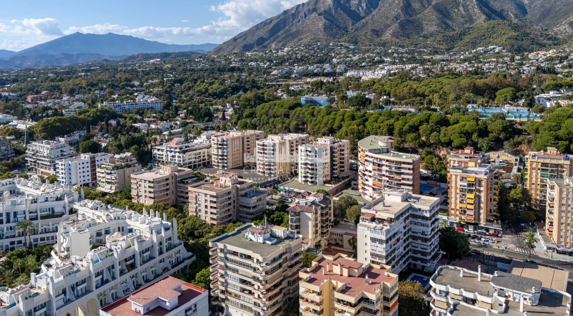 Ekskluzywny, trzypokojowy penthouse w sercu Marbelli – Luksusowe życie z zapierającym dech widokiem na morze