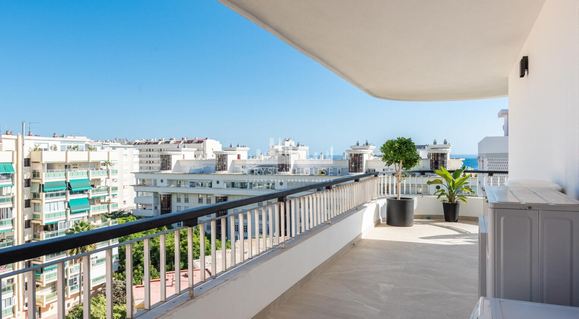 Ekskluzywny, trzypokojowy penthouse w sercu Marbelli – Luksusowe życie z zapierającym dech widokiem na morze