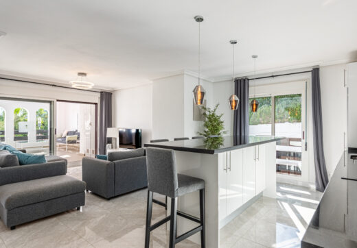 Zachwycające narożne mieszkanie z 3 sypialniami w La Maestranza, Nueva Andalucía