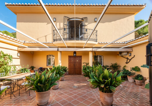 EKSKLUZYWNA LUKSUSOWA REZYDENCJA Z DOMEM GOŚCINNYM, SIŁOWNIĄ, KORTEM TENISOWYM ORAZ PANORAMICZNYMI WIDOKAMI W ALHAURÍN DE LA TORRE