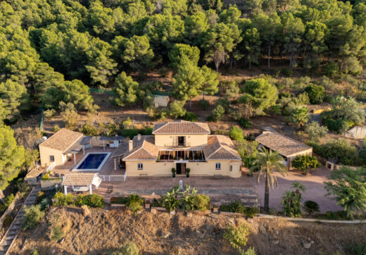 EKSKLUZYWNA LUKSUSOWA REZYDENCJA Z DOMEM GOŚCINNYM, SIŁOWNIĄ, KORTEM TENISOWYM ORAZ PANORAMICZNYMI WIDOKAMI W ALHAURÍN DE LA TORRE