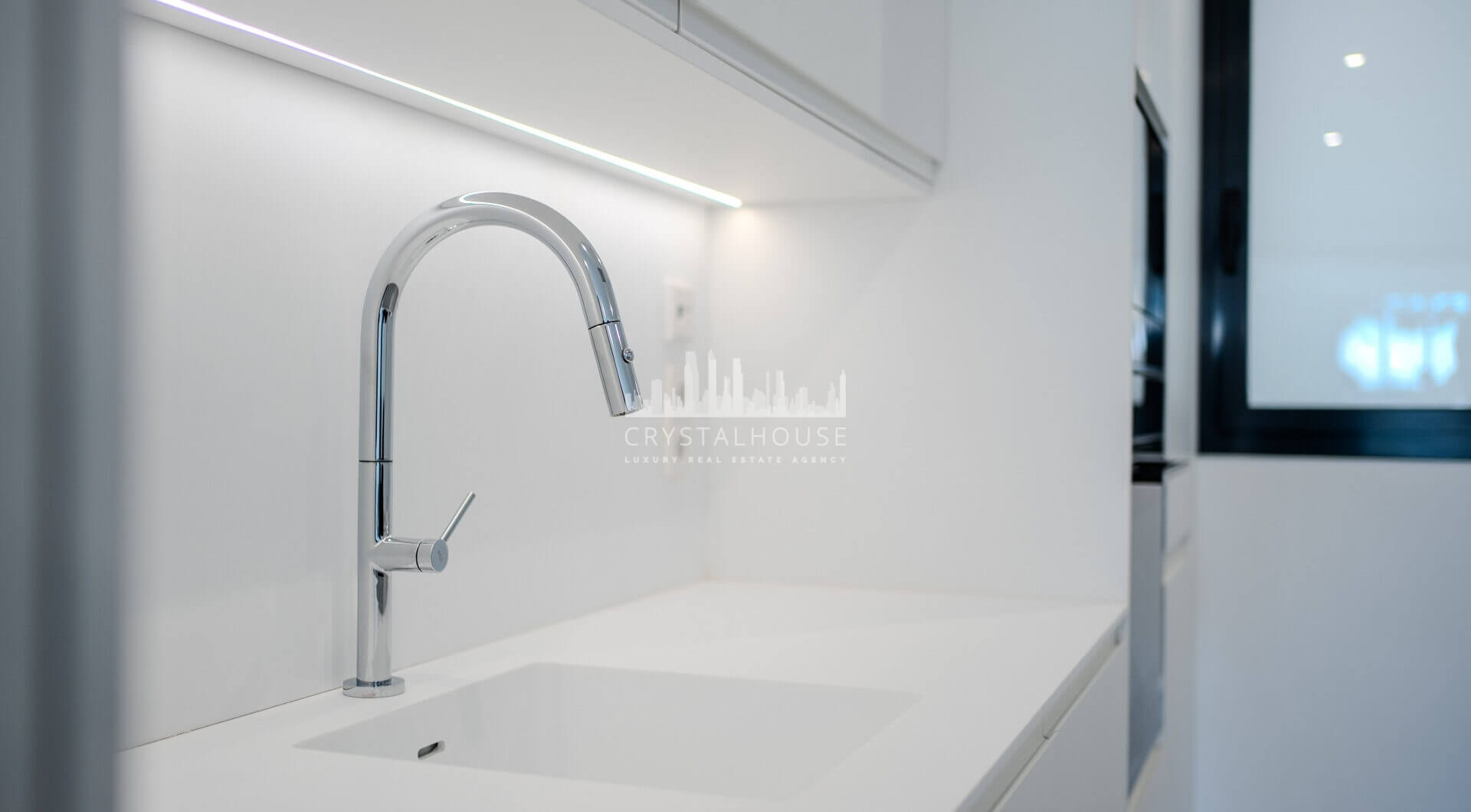 Współczesny narożny apartament na parterze w Cancelada, Estepona Wschód