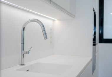 Współczesny narożny apartament na parterze w Cancelada, Estepona Wschód