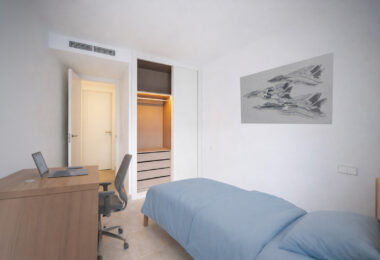 Współczesny narożny apartament na parterze w Cancelada, Estepona Wschód