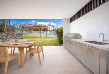 Współczesny narożny apartament na parterze w Cancelada, Estepona Wschód