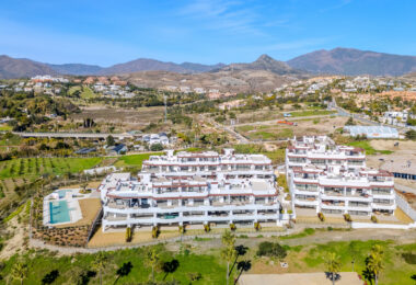 Współczesny narożny apartament na parterze w Cancelada, Estepona Wschód