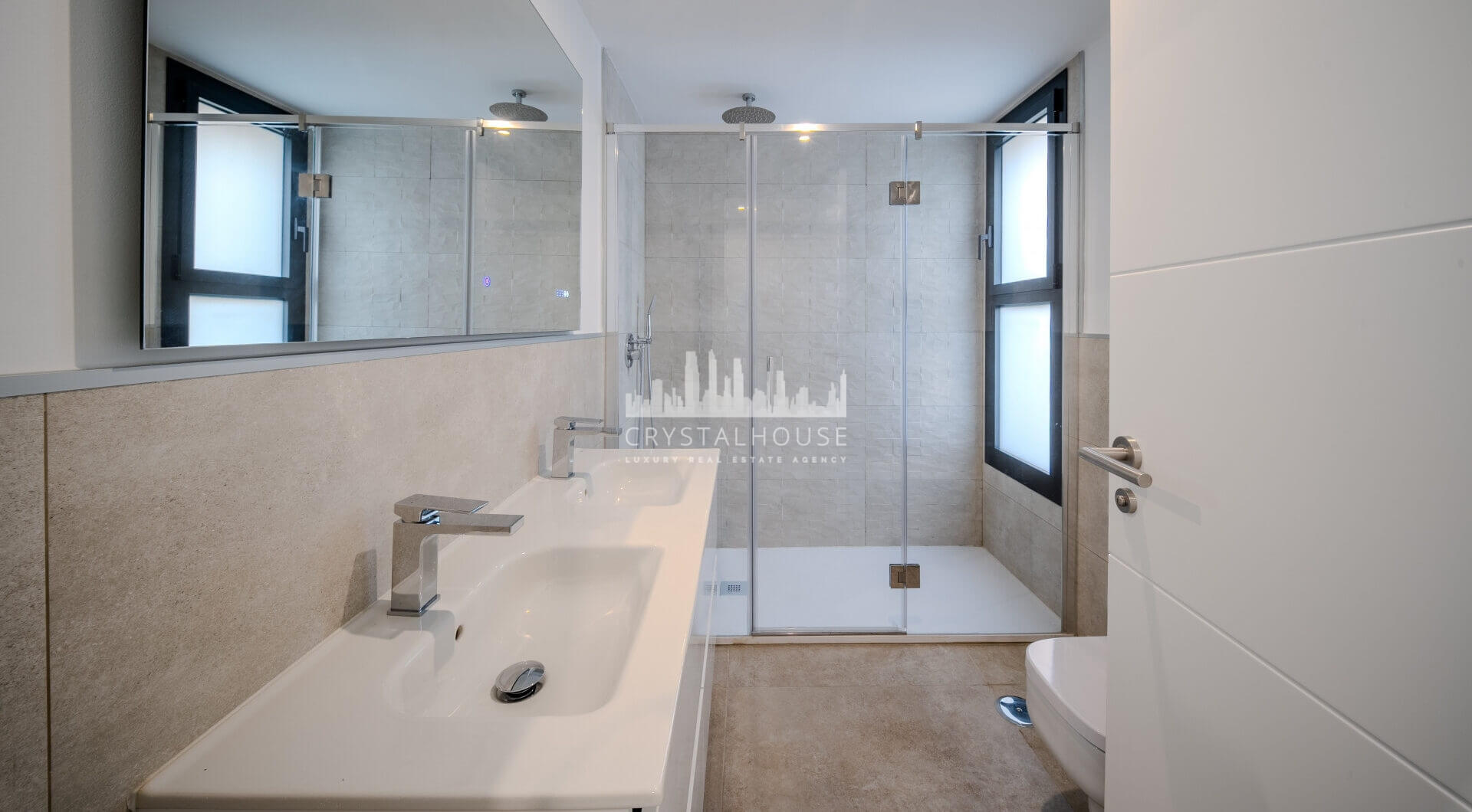 Współczesny narożny apartament na parterze w Cancelada, Estepona Wschód