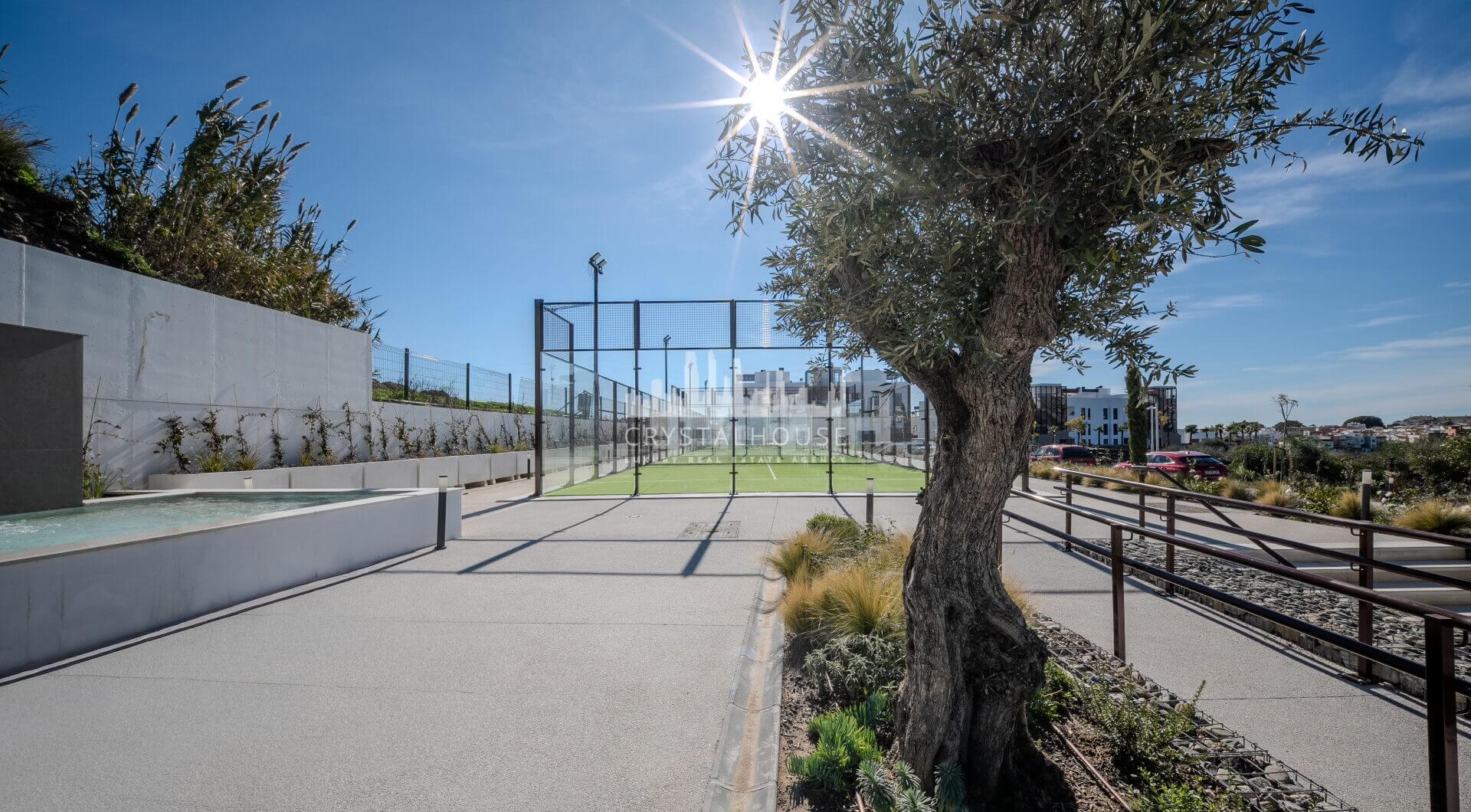 Współczesny narożny apartament na parterze w Cancelada, Estepona Wschód