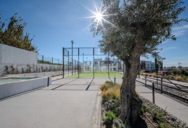 Współczesny narożny apartament na parterze w Cancelada, Estepona Wschód