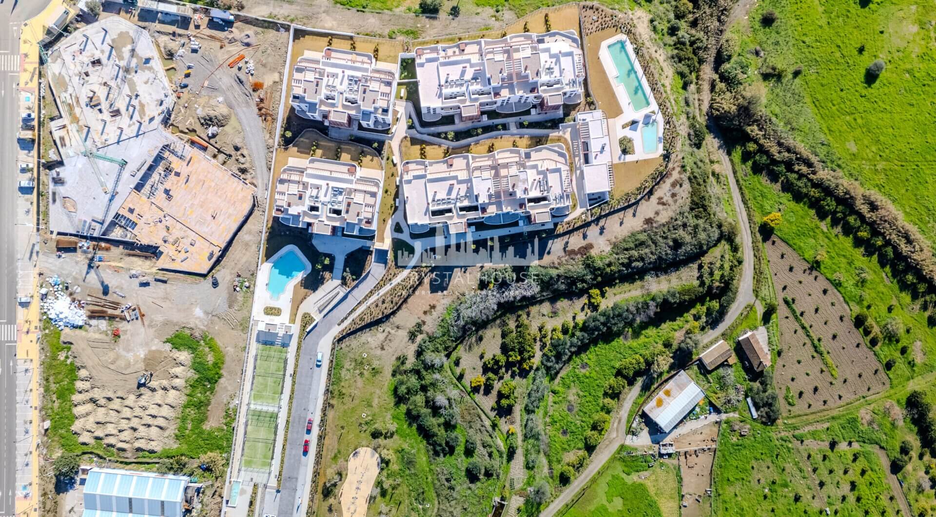 Współczesny narożny apartament na parterze w Cancelada, Estepona Wschód