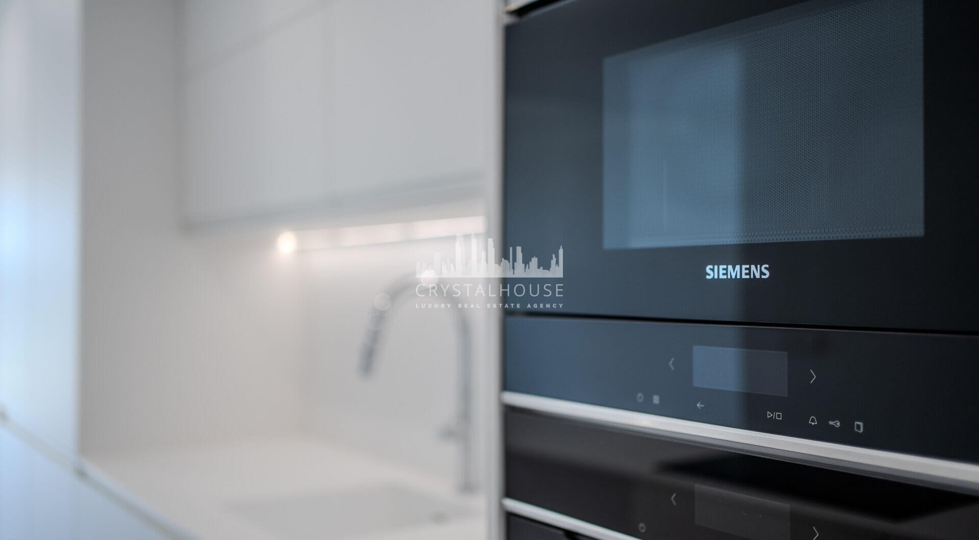 Współczesny narożny apartament na parterze w Cancelada, Estepona Wschód