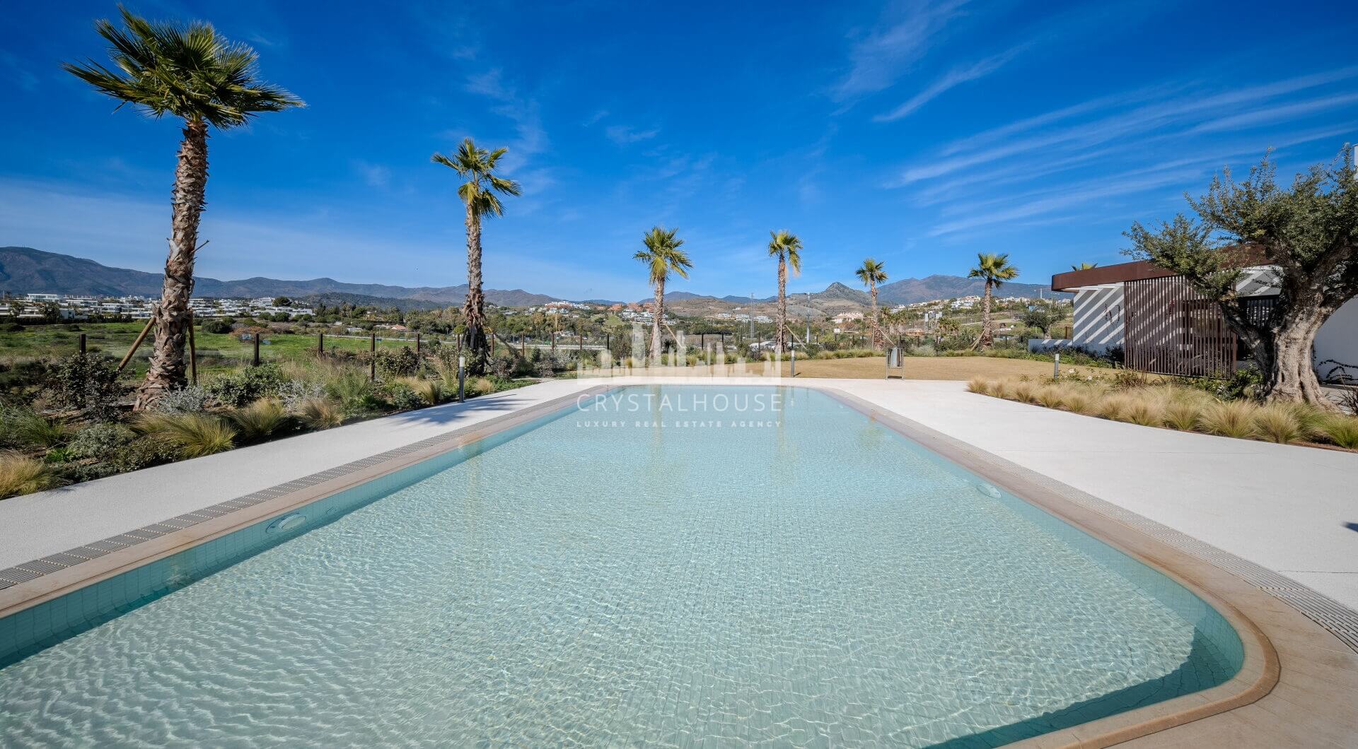 Współczesny narożny apartament na parterze w Cancelada, Estepona Wschód